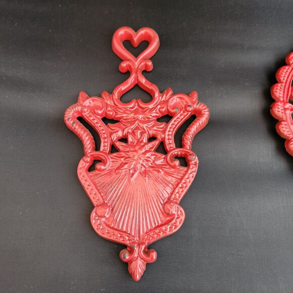 Cast Iron Sunburst Girl Bonnet Footed Trivet Red Enamel Set 2 VTG Folk Art Wall - Picture 3 of 10